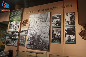 Khối 5 tham quan và học tập tại Bảo tàng Đường Hồ Chí Minh.