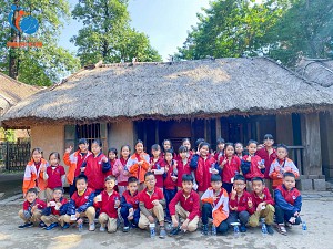Học sinh khối 3 trải nghiệm học tập tại Bảo tàng Dân tộc học — Bài học từ những điều rất giản dị.