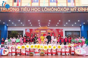 Sinh hoạt dưới cờ đầu tuần: Mang sắc xuân về với chuyên đề “Tết an toàn – Vui học hăng say”.