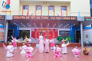 Sinh hoạt dưới cờ đầu tuần: Mang sắc xuân về với chuyên đề “Tết an toàn – Vui học hăng say”.