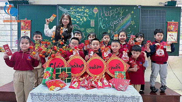 Mở trang sách mới ngày đầu xuân.