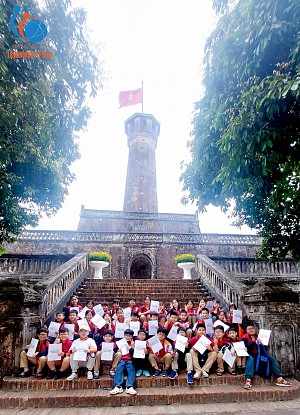 Hoạt động trải nghiệm của khối 4 tại Hoàng thành Thăng Long và lễ kết nạp Đội viên.