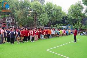 Lomo Sport Day 2026: Khối 5 bùng nổ chiến thuật, thắt chặt tình thân trong ngày hội quyết đấu.
