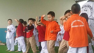Võ thuật với học sinh trường Tiểu học Lômônôxốp Mỹ Đình