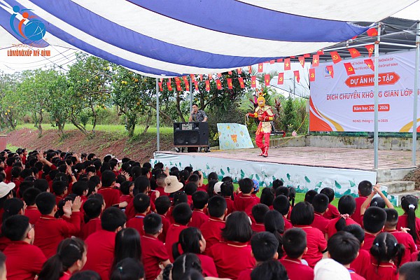Dịch chuyển không gian lớp học