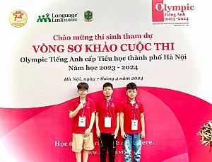 Vinh danh học sinh đạt kết quả cao trong Vòng sơ khảo Kỳ thi Olympic Tiếng Anh cấp Thành phố.