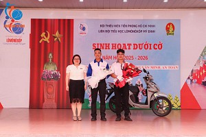 Sinh hoạt dưới cờ đầu tuần – Khởi động tháng an toàn giao thông với chuyên đề “ Tham gia giao thông văn minh, an toàn”.