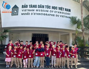 Học sinh khối 1, 2 trải nghiệm học tập tại Bảo tàng Dân tộc học Việt Nam.