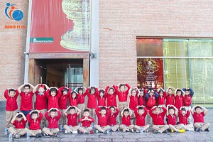 Học sinh khối 1, 2 trải nghiệm học tập tại Bảo tàng Dân tộc học Việt Nam.