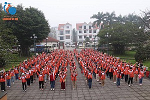 Khối 4 học tập trải nghiệm tại Bảo tàng Hậu Cần