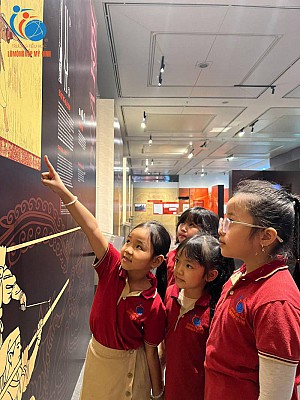 Hoạt động học tập trải nghiệm của khối 2 tại Bảo tàng Hà Nội