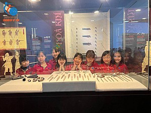 Hoạt động học tập trải nghiệm của khối 2 tại Bảo tàng Hà Nội